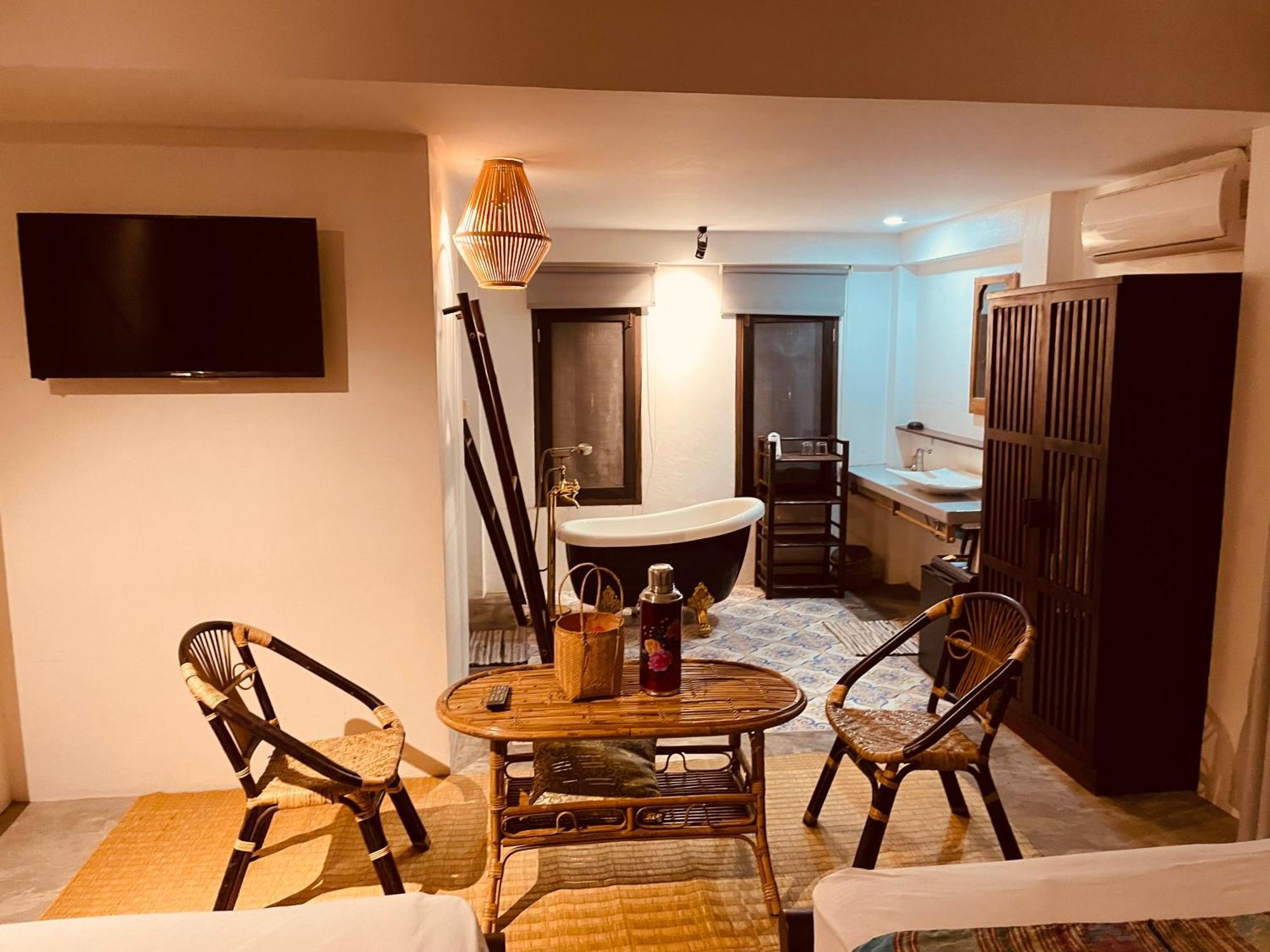 Moonlight Champa Riverview لوانغ برابانغ الغرفة الصورة